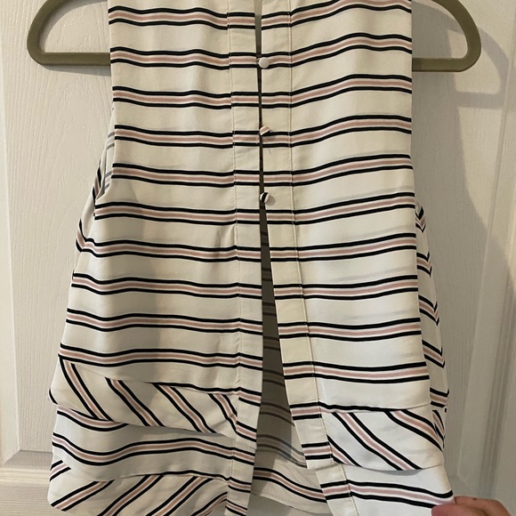 NWT Belle Vere open to the back blouse - Picture 3 of 3